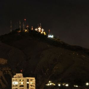 Cali cerro de las 3 cruces de noche